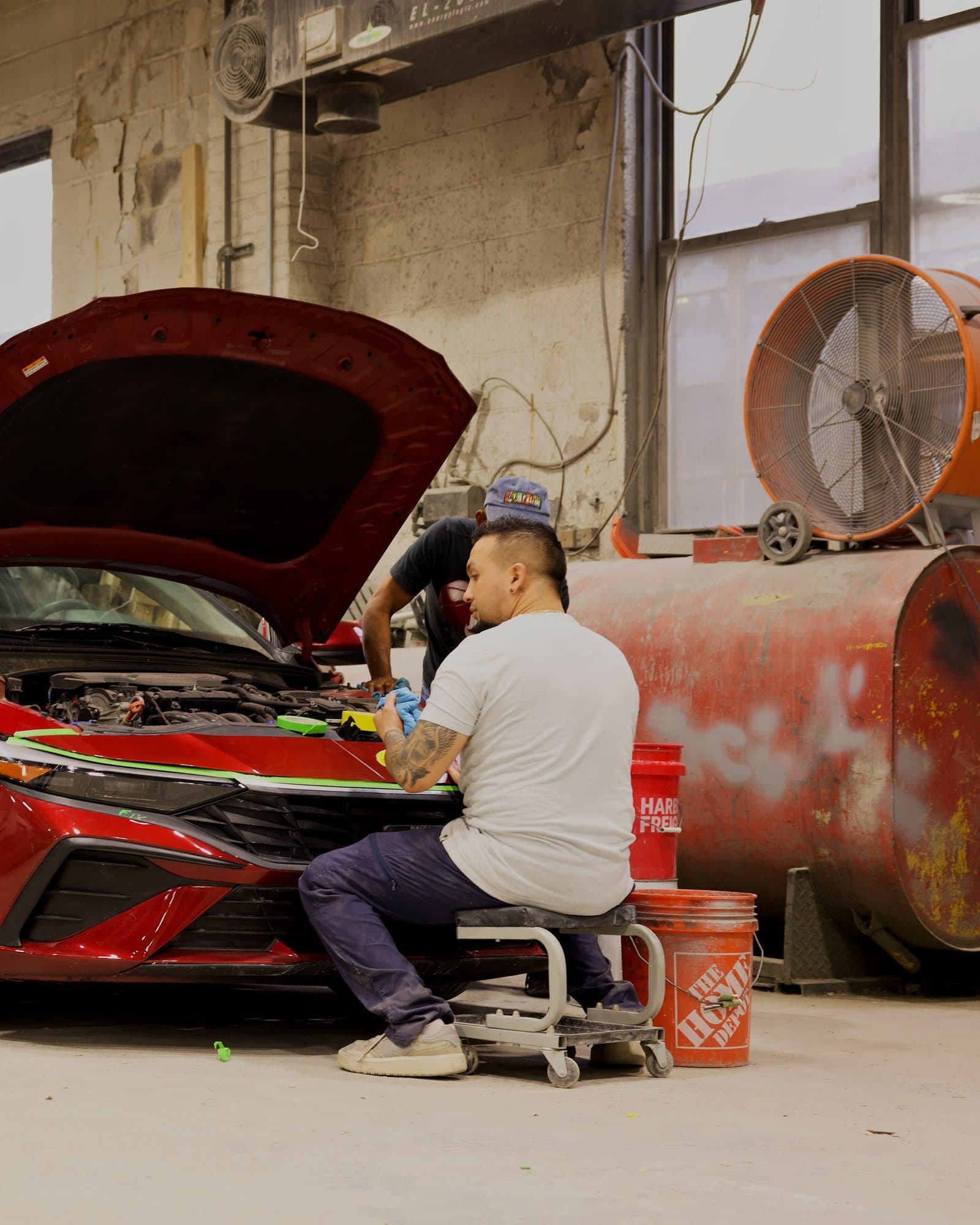 A Car2Fix technician repairing a bumper at the Linden shop